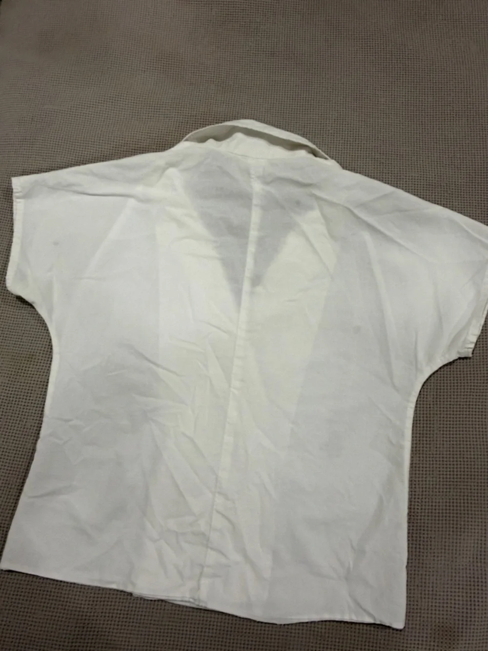 Minimalist White Wrap-Style Short Sleeve Top - Picture 4 of 6